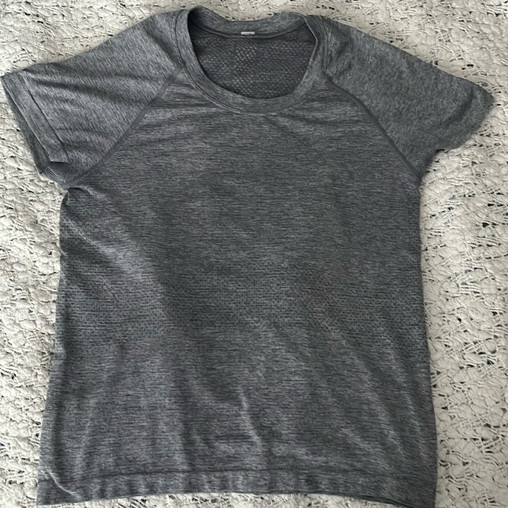 LULULEMON // Swiftly Tech Short-Sleeve Shirt 2.0
*Waist Length